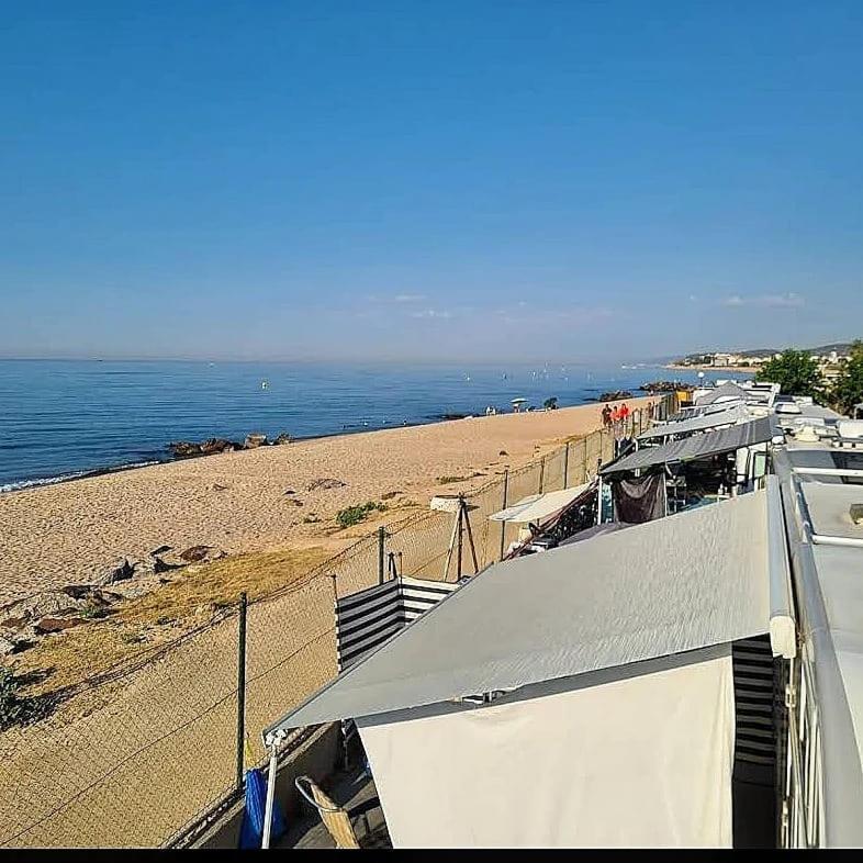 Camping El Pinar Platja Santa Susanna Esterno foto