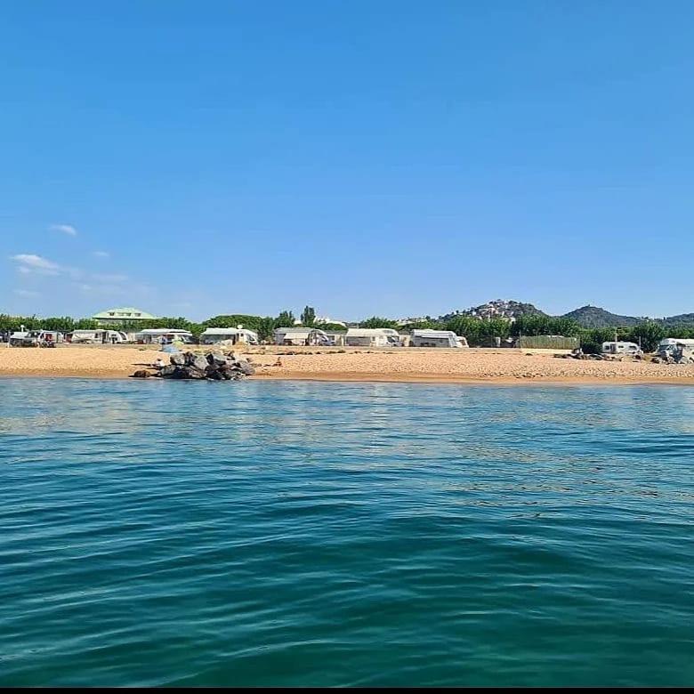 Camping El Pinar Platja Santa Susanna Esterno foto