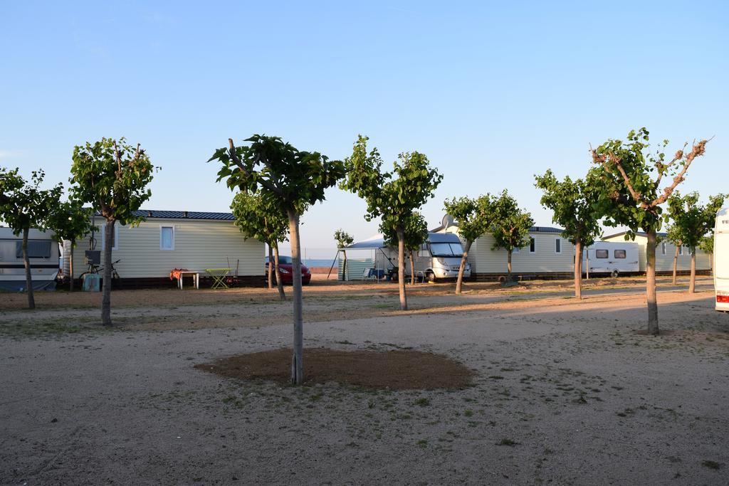 Camping El Pinar Platja Santa Susanna Esterno foto